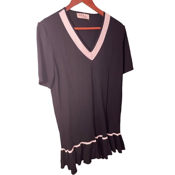 Selfie Couture Black Short Sleeve V-Neck Dress White Trim Pleated Hem Sz M - Picture 3 of 9